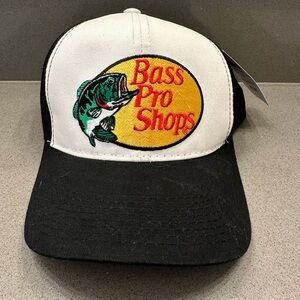 NWT Unisex Bass Pro Shop Black and White SnapBack Hat
